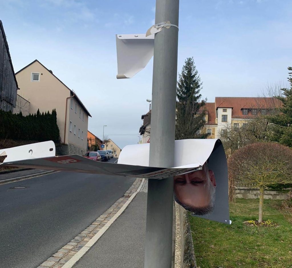 Archivbild: Beschädigtes Wahlplakat Foto: Oberpfalz Aktuell