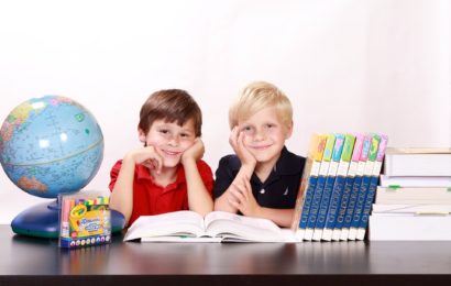 Mann attackiert zwei Schüler