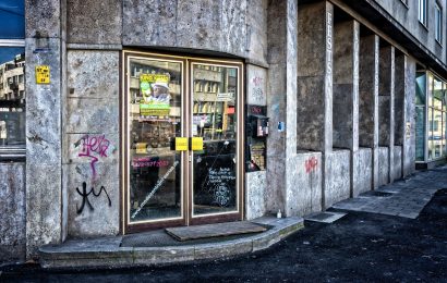 Ladentüre beschädigt – versuchter Einbruch eine Straße weiter