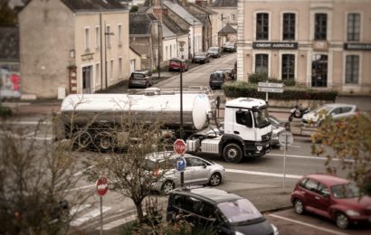 LKW-Gespann in Weiden unterschätzt