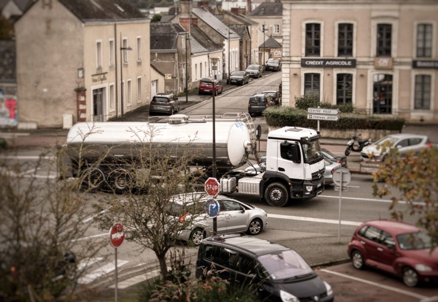 LKW-Gespann in Weiden unterschätzt