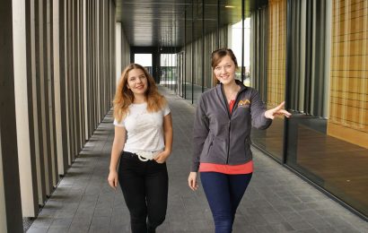 Eine Führung über den Campus ist zurzeit nicht möglich, Infos aus erster Hand gibt es dennoch von Studierenden. Foto: Seidl/OTH Amberg-Weiden