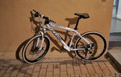 Die Schwandorfer Polizei sucht nach dem Eigentümer dieses Fahrrads Foto: Polizei