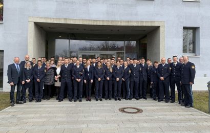 Polizeipräsident begrüßt neue Polizeibeamte / Arbeitnehmer