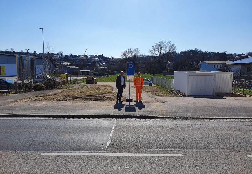 Die Gemeinde Kümmersbruck gibt 10 neue Parkplätze in der Vilstalstraße frei