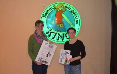 Eva Bräuer, Bildungsreferentin bei der KEB Schwandorf, und Jay Schnorrer vom Lichtwerk Kino (v.li.) Bildrechte/Fotograf: Lichtwerk Kino/Jay Schnorrer