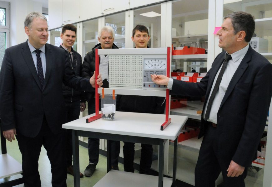 Der gute alte Charme hat ausgedient – Physiksaal am HCA-Gymnasium jetzt top modern