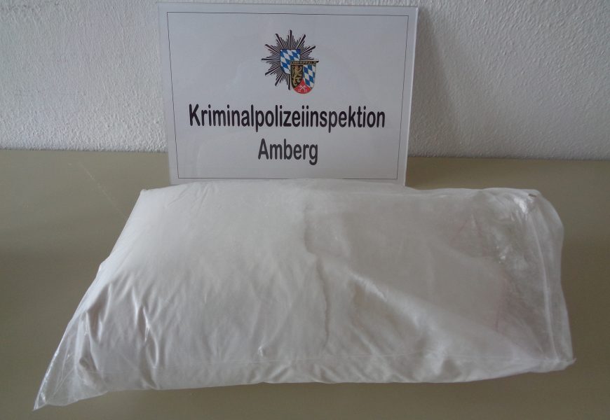 Bei Kontrolle über vier Kilogramm weißes Pulver aufgefunden