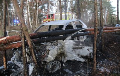 Pkw-Brand nach Verkehrsunfall