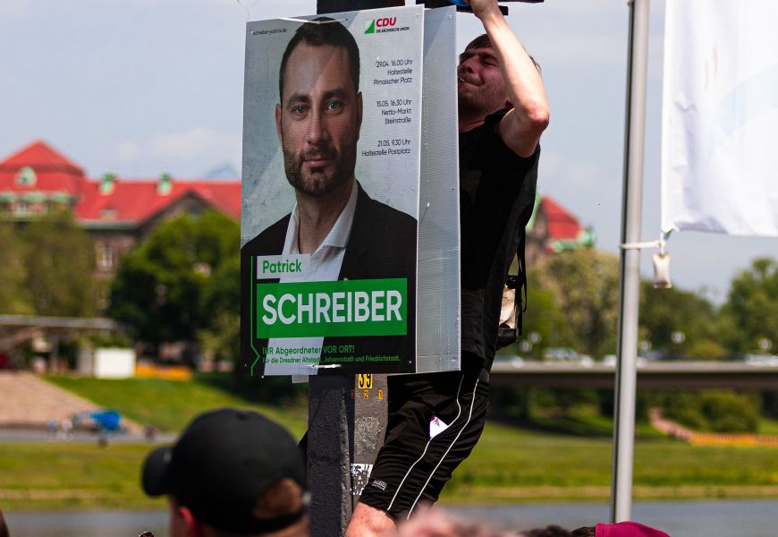 Wahlplakat beschmiert