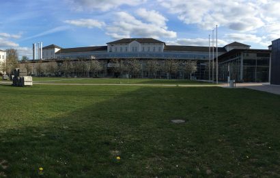 Frühling hält am menschenleeren Campus Amberg Einzug Foto: Wiesel/OTH Amberg-Weiden