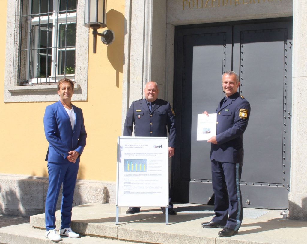 von links nach rechts: Leitender Kriminaldirektor Harald Wiesenberger, Erster Polizeihauptkommissar Ludwig Stegerer und Leitender Polizeidirektor Gerhard Roider  Foto: Polizei