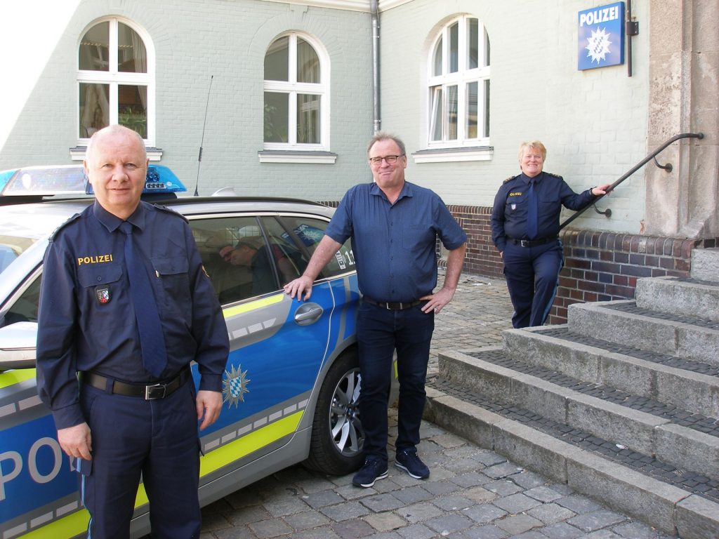 v.l.n.r.: PHK Klaus Meier, KHK Thomas Wagner, PDin Ursula Fendl  Foto: VPI Regensburg