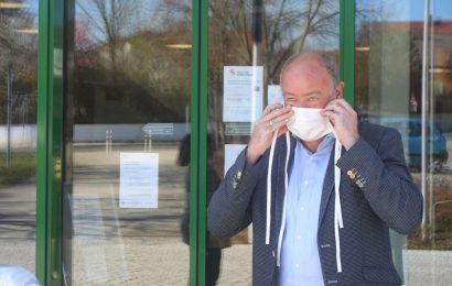 Viele ehrenamtliche Helferinnen und Helfer versorgen Kümmersbruck mit Mund-Nase-Masken