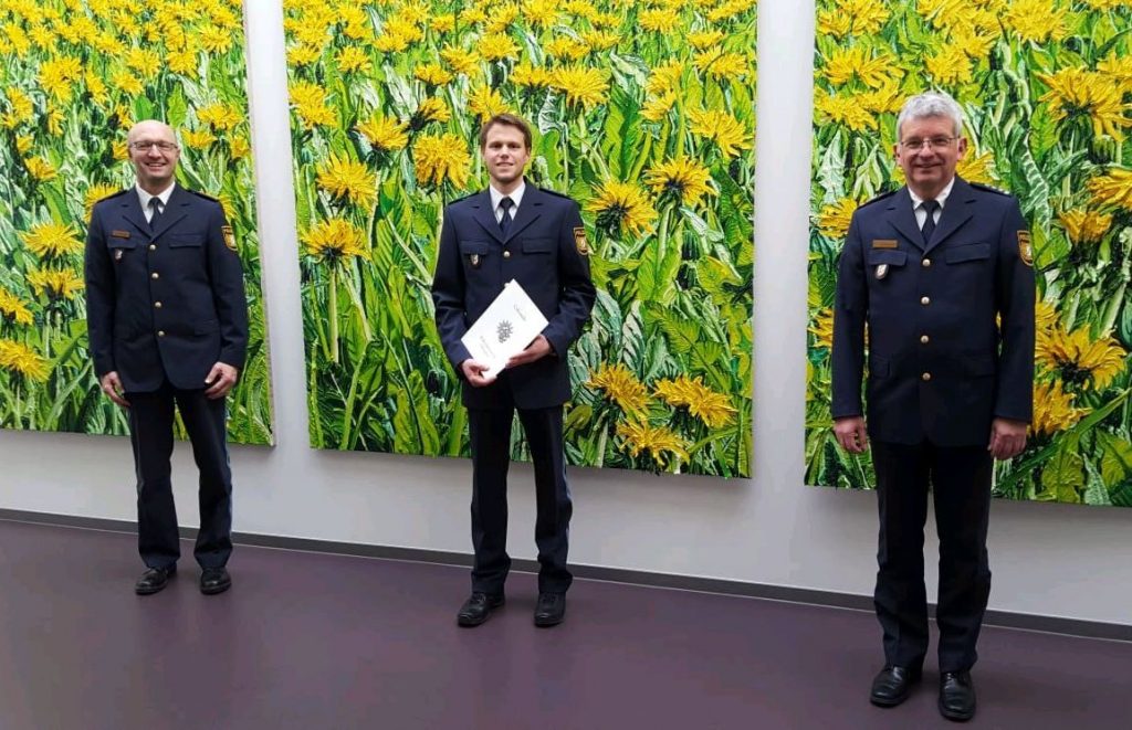 (v. l. n. r.) PHK Thomas Dietrich (stellv. Dienststellenleiter), PK Matthias Meier und EPHK Werner Schönfelder (Dienststellenleiter)