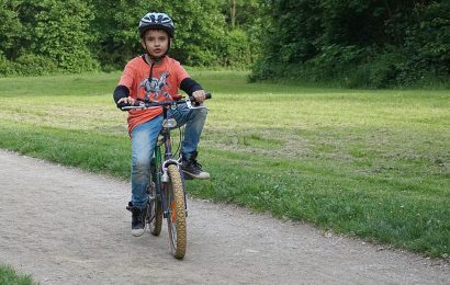 4-jähriger stürzt mit Fahrrad und verletzt sich schwer