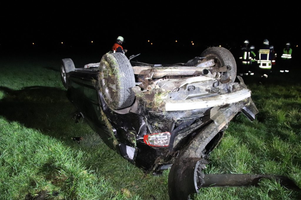 Bei dem Unfall wurde der PKW total zerstört Foto: Oberpfalz Aktuell