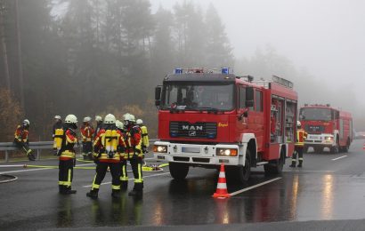 Graupelschauer verursacht Unfallserie mit Personenschaden auf der A93