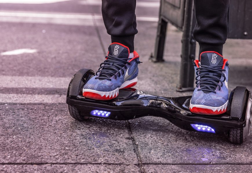 Unter Drogeneinfluss auf Hoverboard