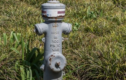 Hydrant in Wenzenbach beschädigt