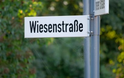 Drogen und ein entwendetes Straßennamenschild