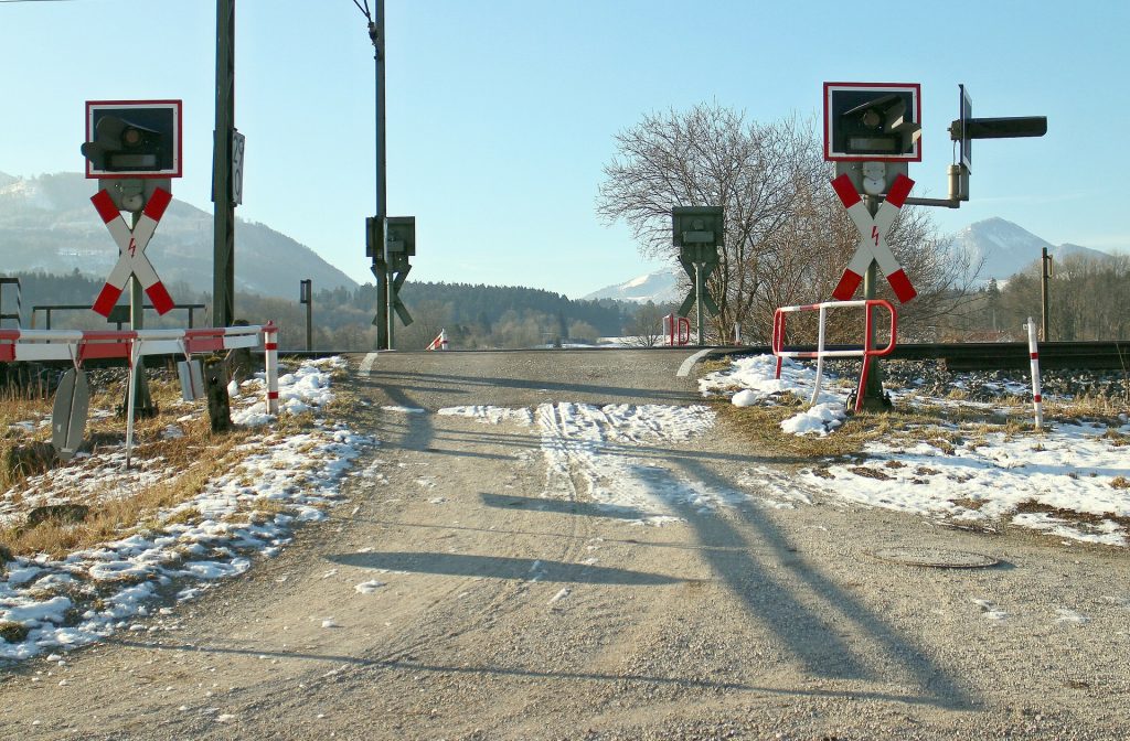 Symbolbild: Bahnübergang