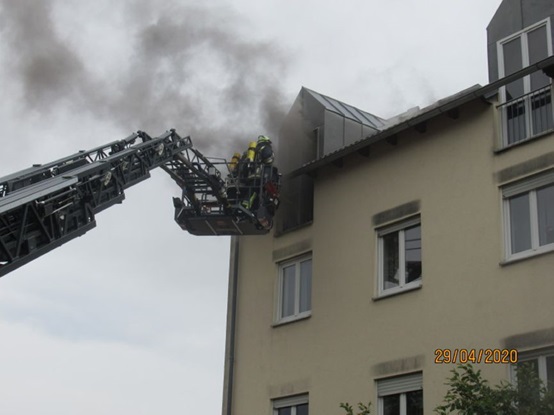 Die Feuerwehren konnten eine Ausbreitung des Brandes verhindern. Fotos: Polizei