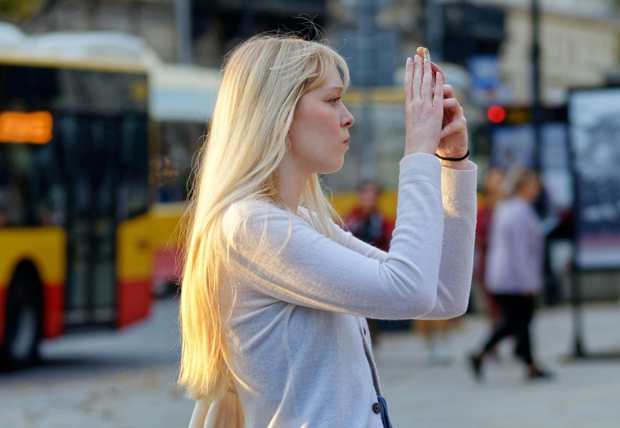 Junge Frau fällt perfider Betrugsmasche zum Opfer