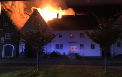 Großbrand am Marktplatz von Hohenburg – drei Wohnhäuser betroffen