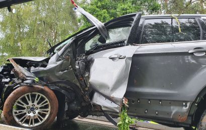 Von der Fahrbahn abgekommen und im Straßengraben gelandet