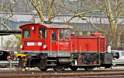 Stillgelegte Lokomotive in Erbendorf beschädigt