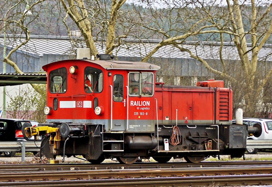Stillgelegte Lokomotive in Erbendorf beschädigt