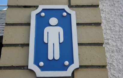 Streit führt zu Sachbeschädigung auf öffentlicher Toilette