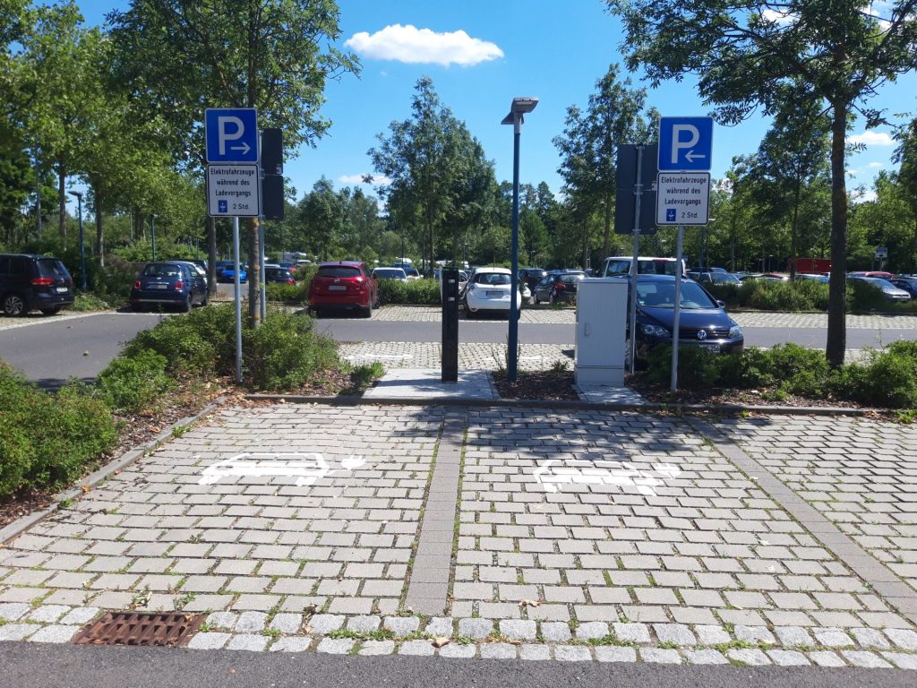 Der neue Standort der Elektrofahrzeuge am ACC Foto: Zweckverband Kommunale Verkehrssicherheit Oberpfalz