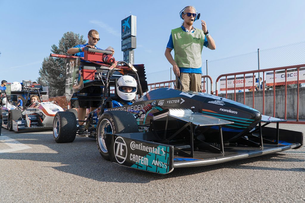 Motorsport Engineering – ein Studiengang der Faszination und Innovation durch projektorientiertes Lernen verbindet Foto: Running Snail Racing Team/OTH Amberg-Weiden