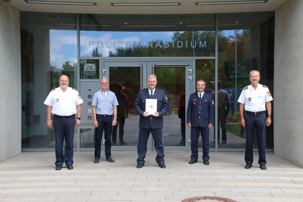  Polizeipräsident Norbert Zink, Personalratsvorsitzender Gerhard Knorr, Polizeihauptkommissar Gerhard Lehrer, Leitender Polizeidirektor Gerhard Roider, Polizeivizepräsident Thomas Schöniger Foto: Florian Beck