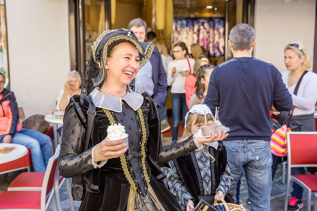 Auch die Schauspieler des Welttheaters brauchten eine Abkühlung Quelle: Stadtmarketing Amberg e.V.