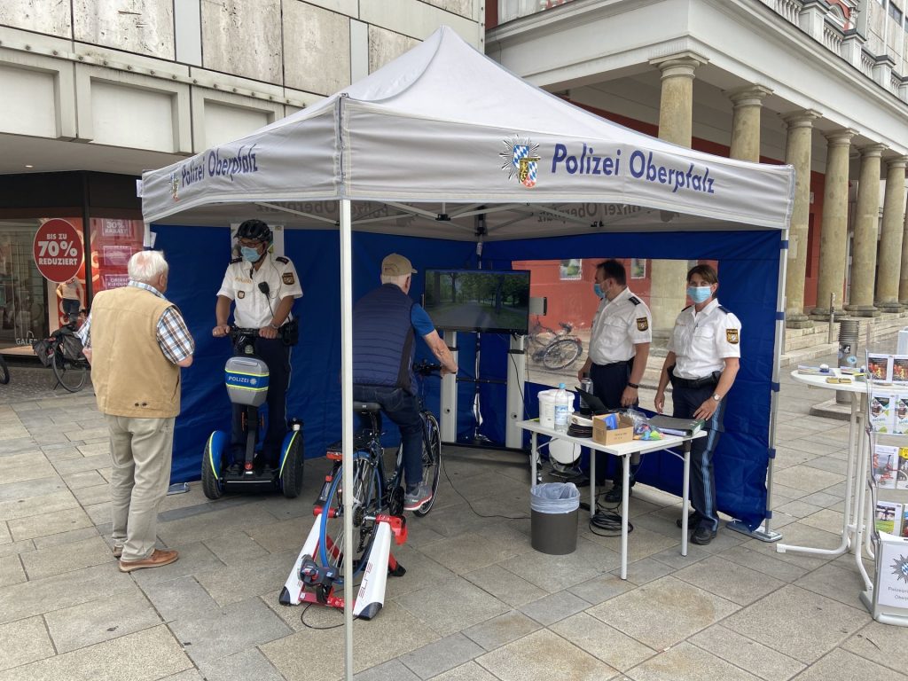 Infostand mit Fahrradsimulator  Foto: Markus Reitmeier