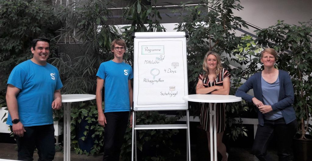 Sie freuen sich schon auf eine spannende Sommerferienzeit im Amberg-Sulzbacher Land. Von links: Jonas Butz und Philipp Schumann von ShapeSchool, Claudia Mai und Anita Kinscher von KoJa Foto: Veronika Scherer