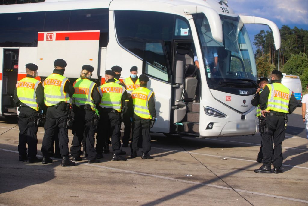 Auch Reisebusse wurden von den Beamten kontrolliert Foto: ©Pressedienst Wagner