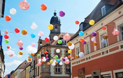 Amberger leuchtet bunt – Lampions als Farbtupfen in der Georgenstraße