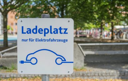 Ladekabel eines Pkw entwendet – Täter nutzt günstige Gelegenheit