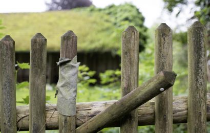 Gartenzaun in Grafenwöhr angefahren – Verursacher flüchtig