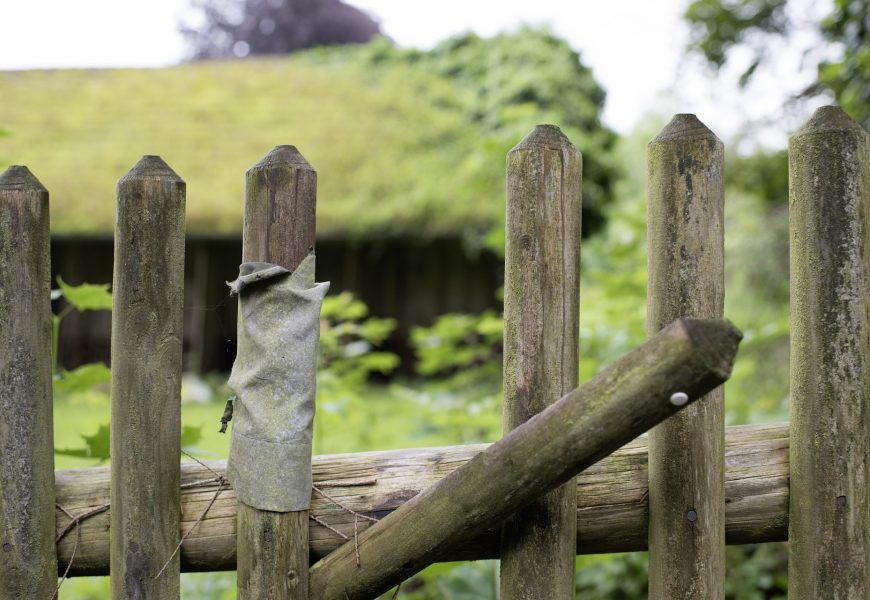 Gartenzaun angefahren