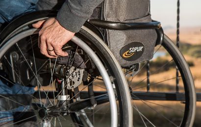 Mit dem Rollstuhl in Schnaittenbach gestürzt