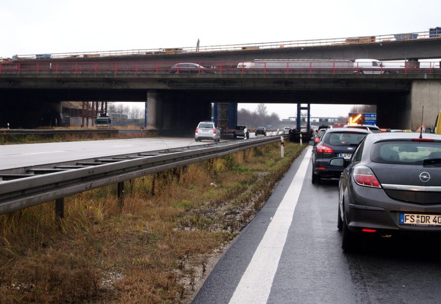 Nicht angepasste Geschwindigkeit führte bei Regen zu Verkehrsunfall