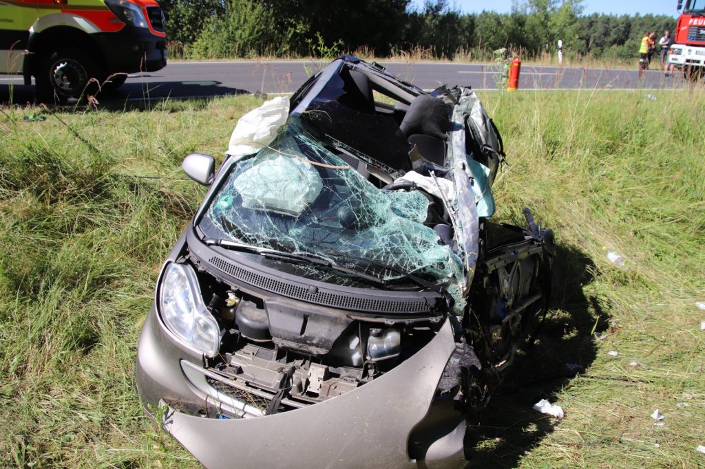 Die Fahrerin des Smart verstarb trotz Reanimationsversuchen noch an der Unfallstelle Foto: Oberpfalz Aktuell