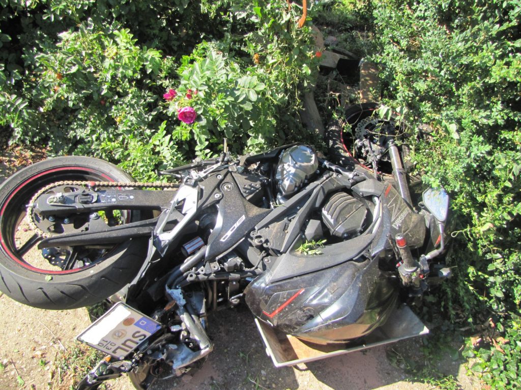 Das Motorrad wurde völlig zerstört Foto: Polizei