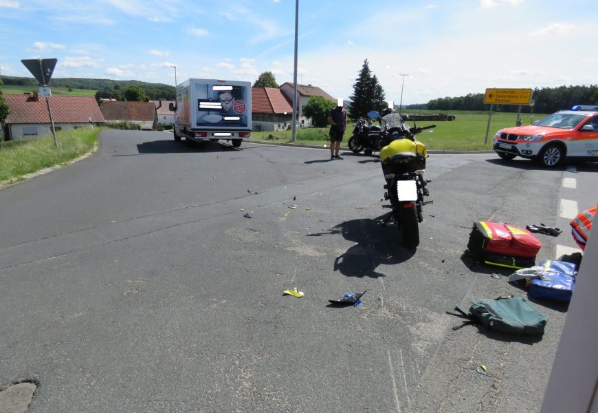 Motorradfahrer bei Unfall auf der B85 leicht verletzt