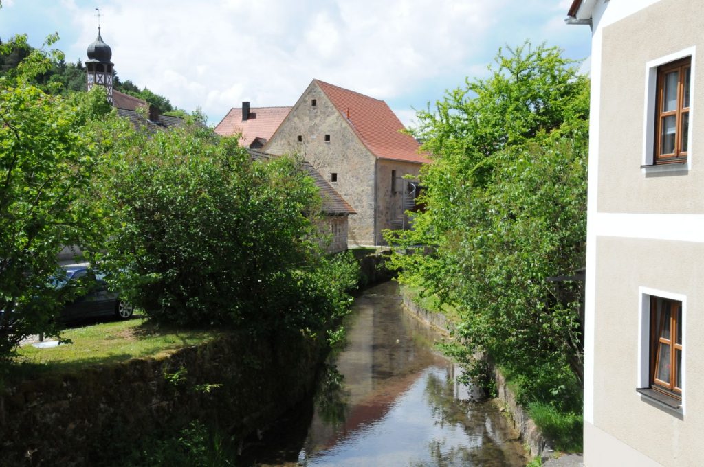 Die Idylle im Lauterachtal (hier Markt Kastl) hat es dem ADAC-Redakteur angetan. Hier lässt es sich super wandern oder Rad fahren. Foto: Christine Hollederer